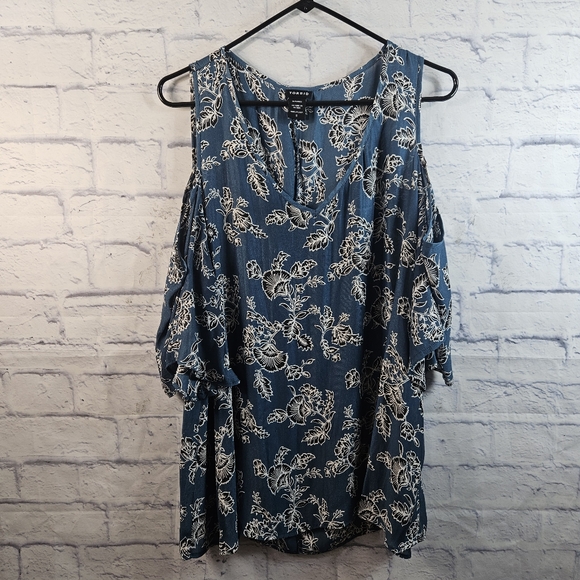 torrid Tops - Torrid Size 2 Blue Floral Print V-Neck Cold Shoulder Top